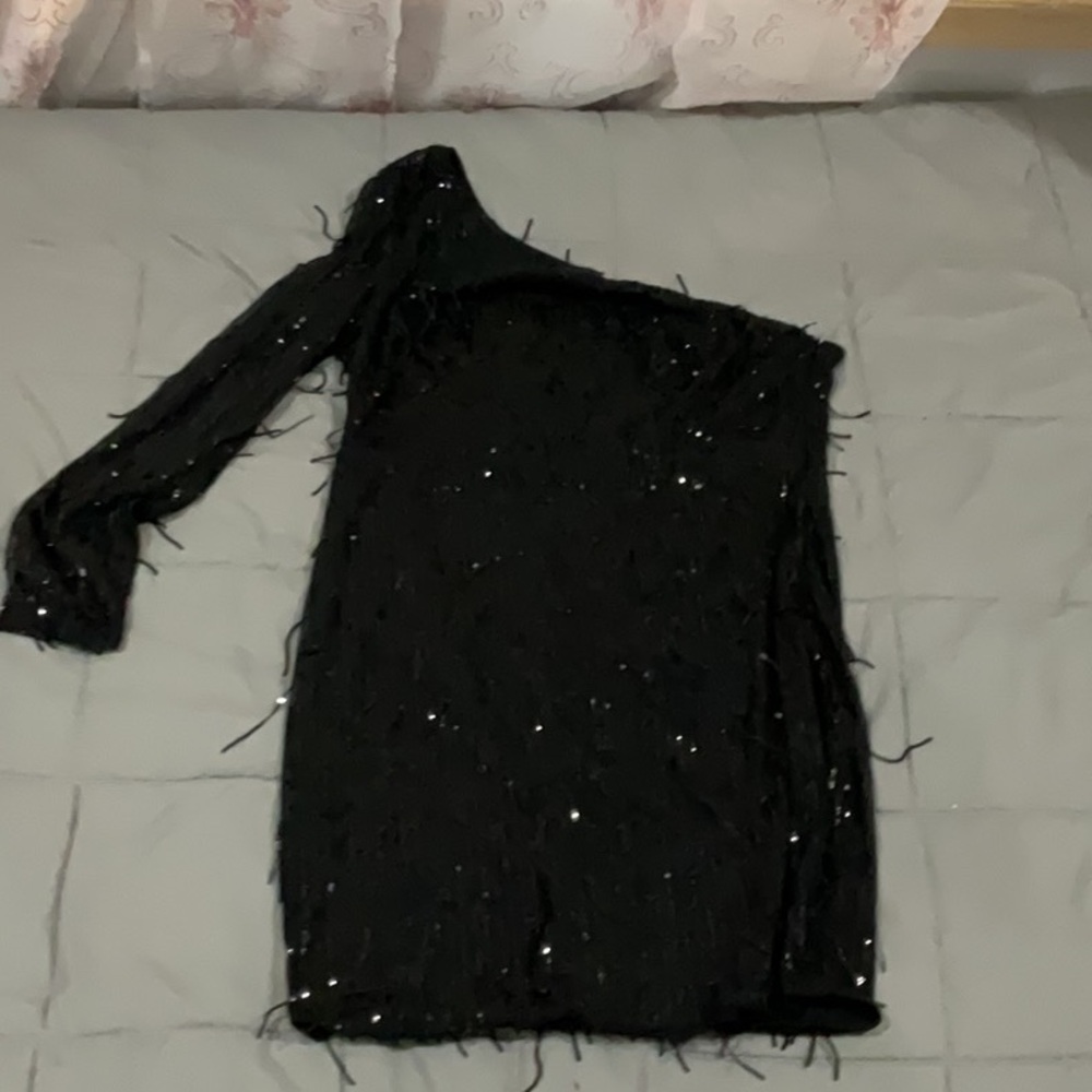 Chic Black One-Shoulder Dress